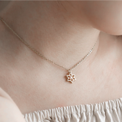 LILY MAY BIRTHFLOWER NECKLACE